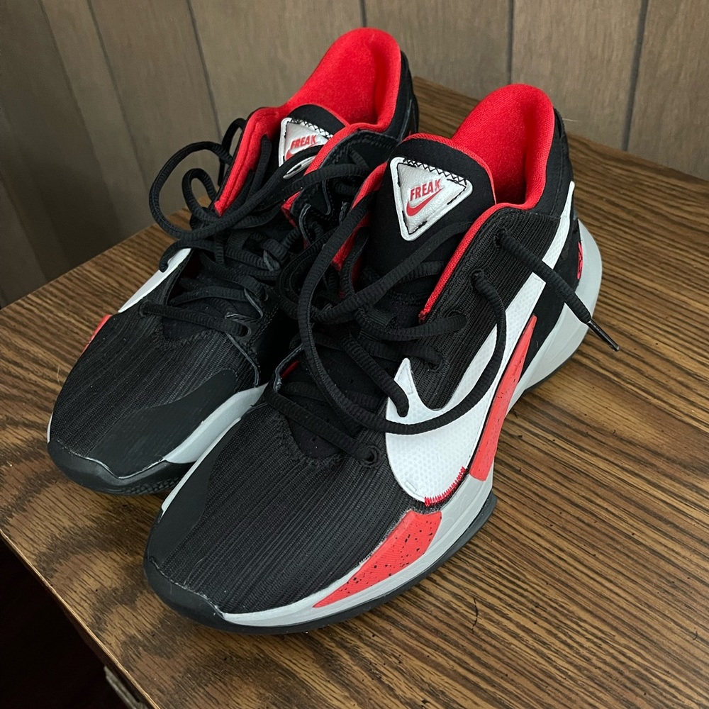 Nike Women’s Zoom Freak 2 Bred Black Basketball Sneakers